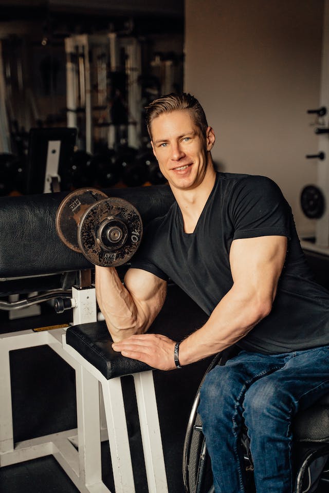 Muscle definition due to a lot of light weight refinishes?